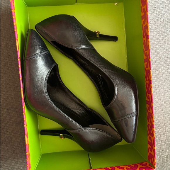 Tory Burch Bernice Black Leather Pumps - size 7.5 - Picture 3 of 5